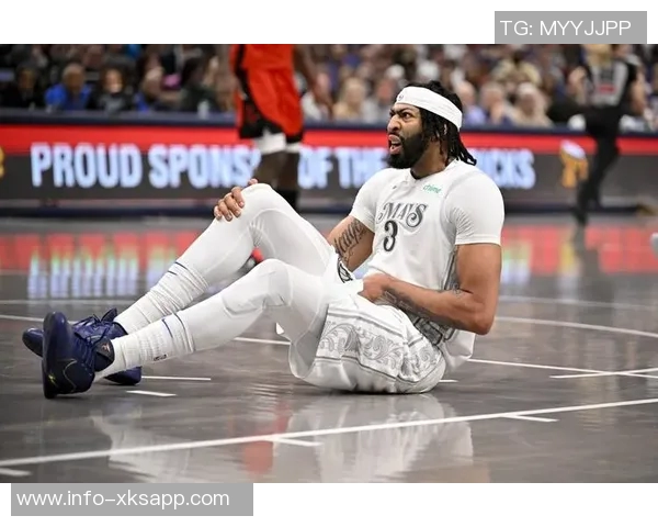 浓眉出战24分钟表现平平12分4板1助正负值惨淡24