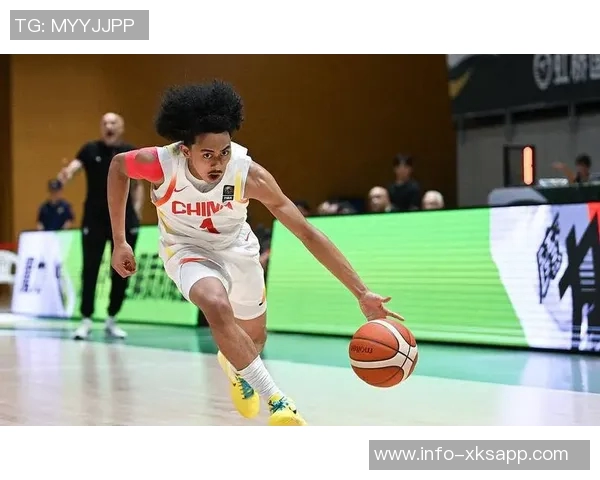 只管打球好看三球表现抢眼却三分失准成比赛遗憾 只管打球好看三球表现抢眼却三分失准成比赛遗憾